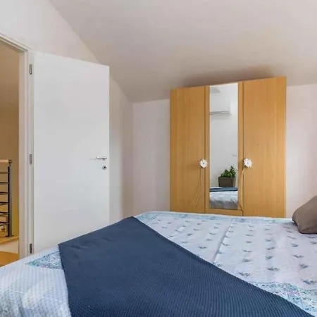 In Jakovici - Istrien 53392 Holiday home Basici